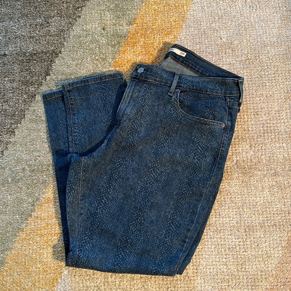 Levi’s Skinny 711 Snakeskin Jean NWOT